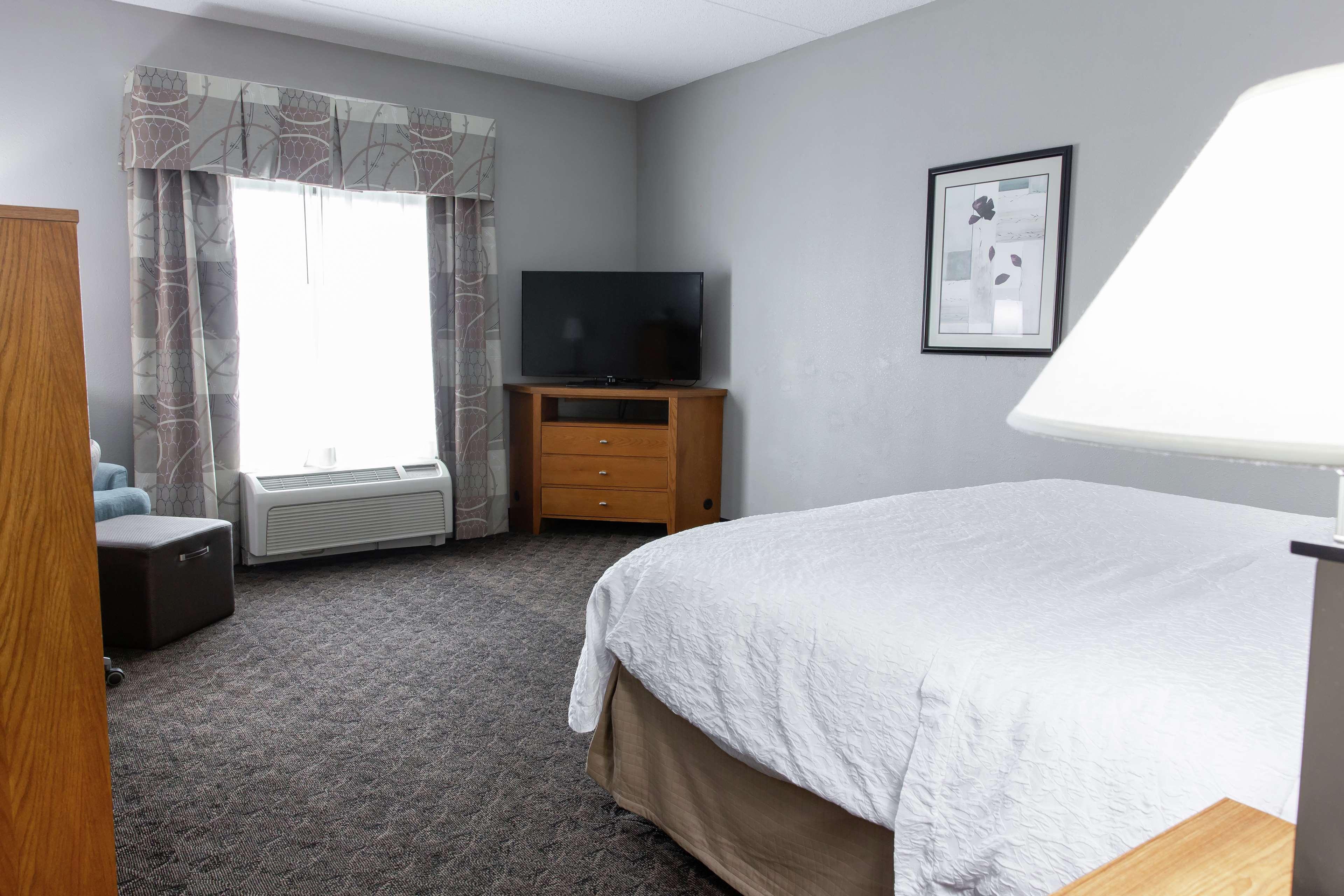 Hampton Inn & Suites Chesapeake-Square Mall Екстериор снимка