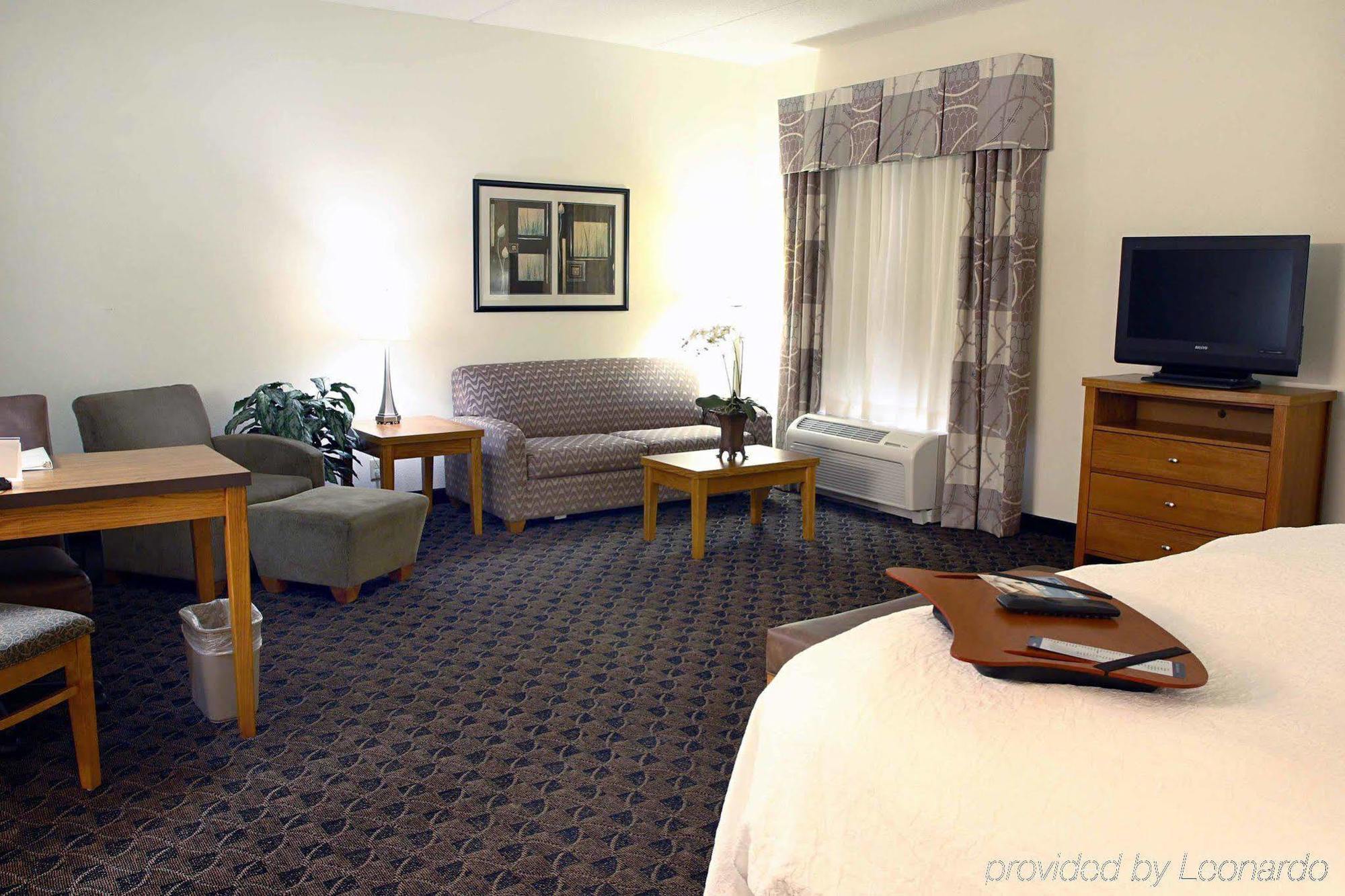 Hampton Inn & Suites Chesapeake-Square Mall Стая снимка